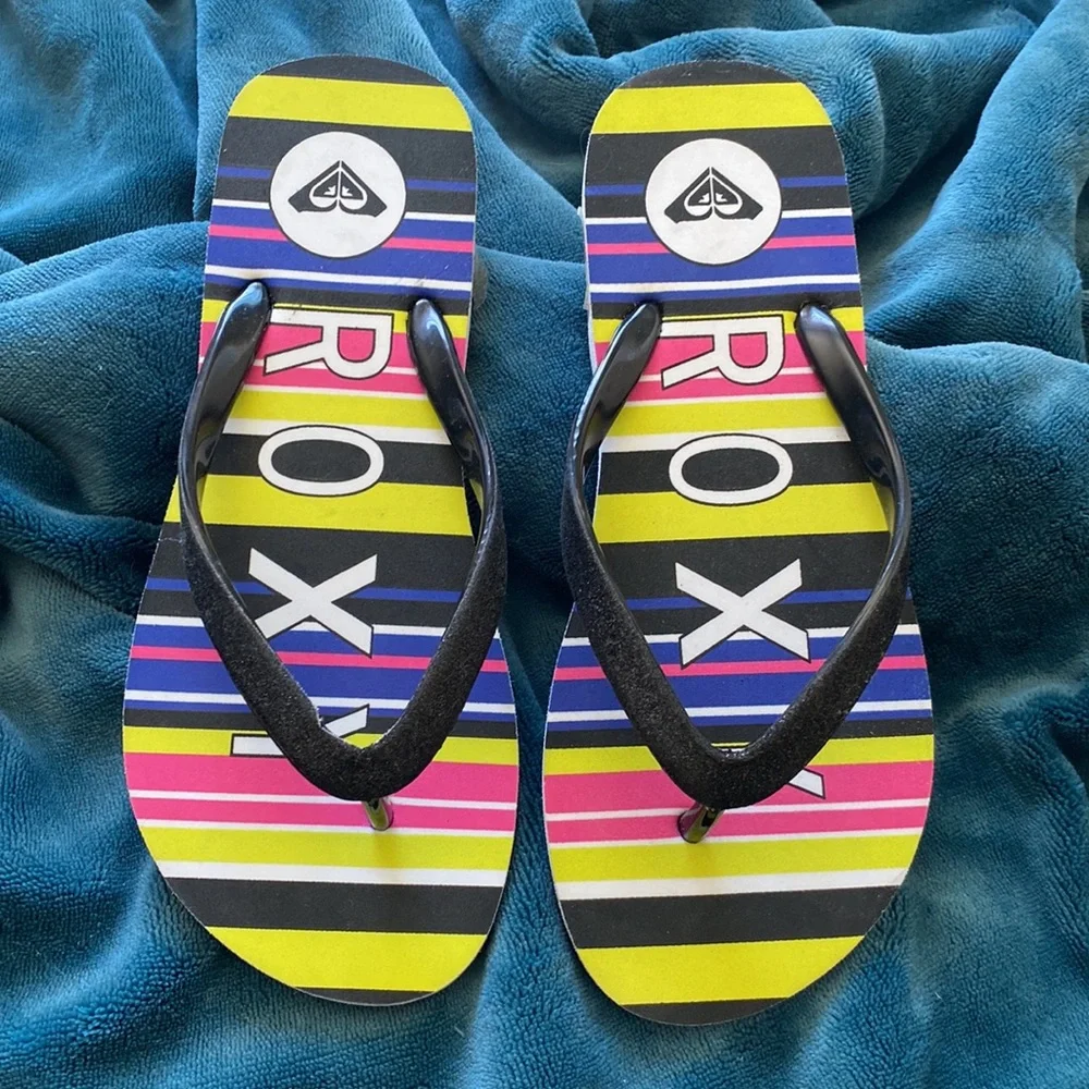 NWOT… Roxy flip-flops. - Picture 3 of 5